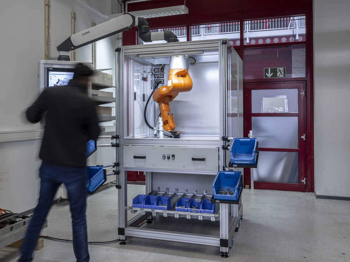 Test and assembly station with robot and operator panel